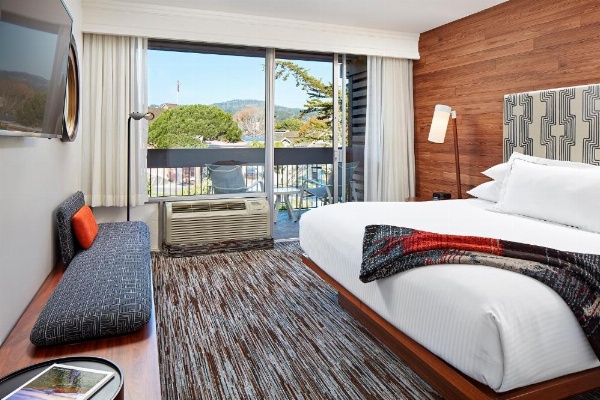 Carmel Mission Inn image 13